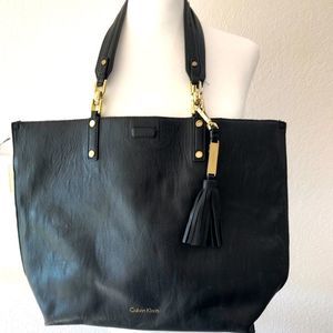 CALVIN KLEIN REVERSIBLE BAG. BLACK AND BROWN.